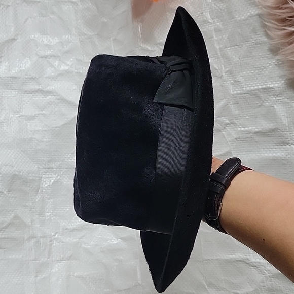 Vintage black felt hat - Picture 1 of 6